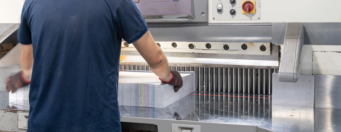 saddle stitch operator at work